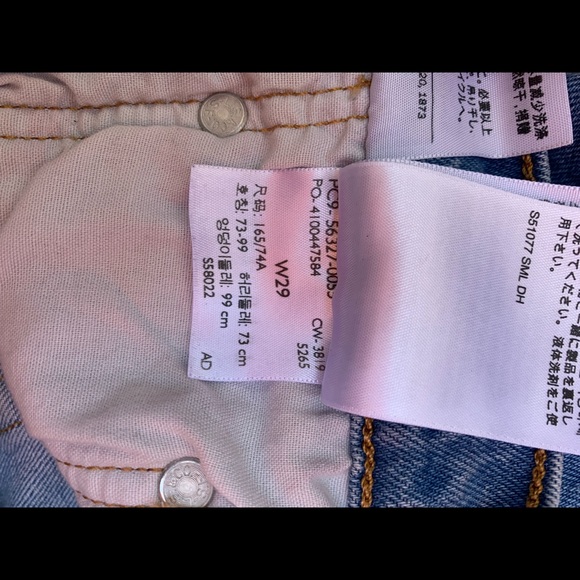 🤍LEVIS🤍 Shorts - Picture 4 of 4